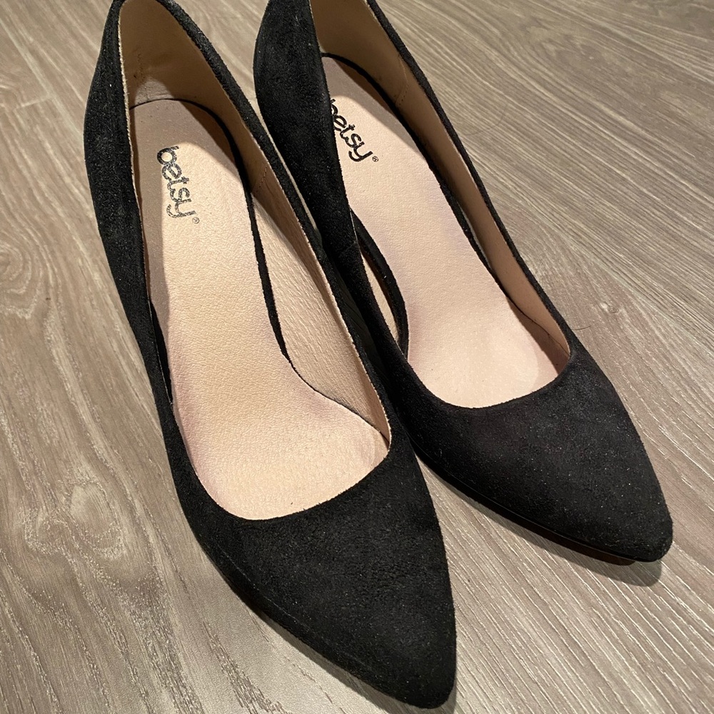 Black faux suede 3 “ high heels